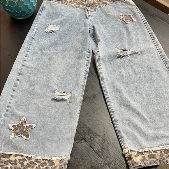 POL leopard & Light Blue Boyfriend Jeans with leopard Star Accents RARE - Picture 2 of 7